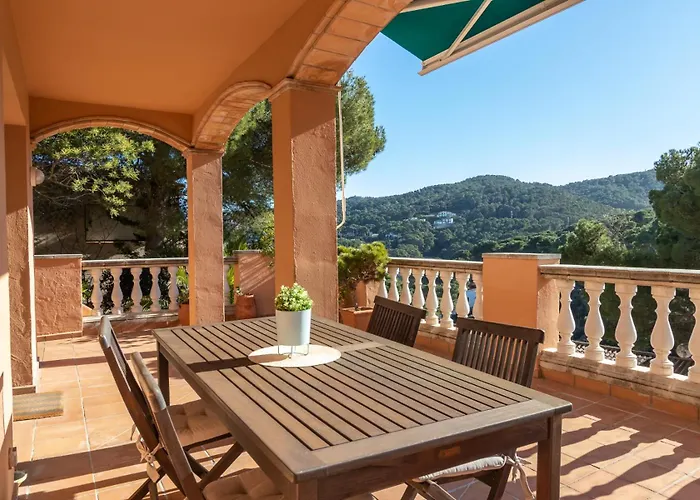 Con Piscina Privada En بيغور