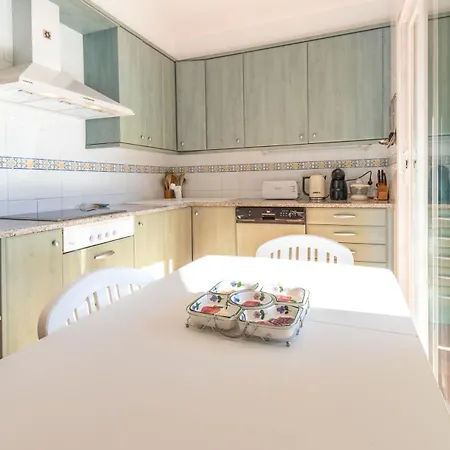 Con Piscina Privada En *